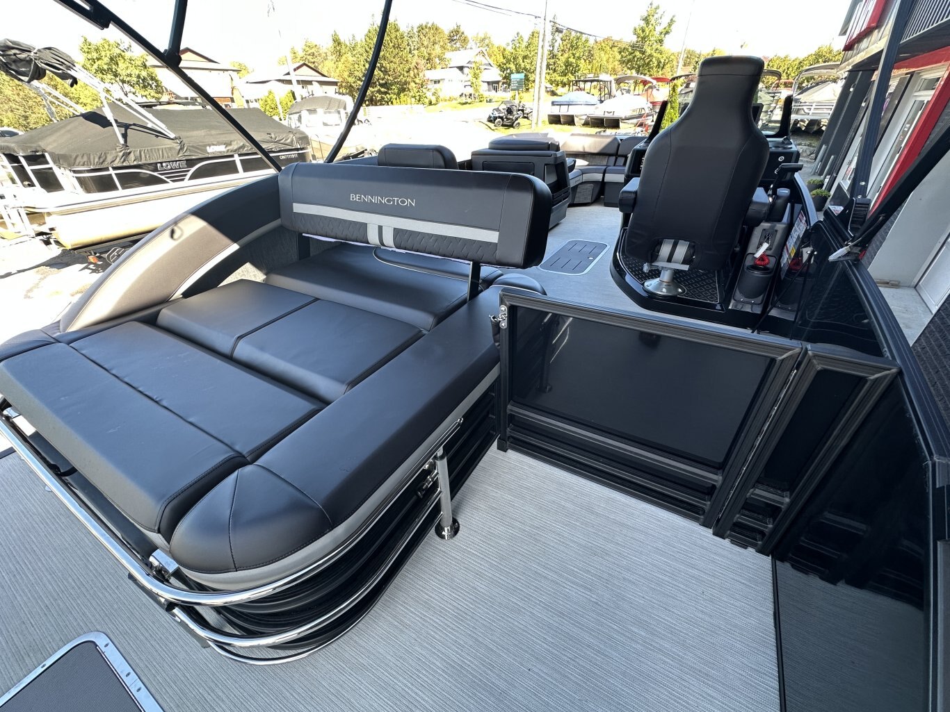 2025 BENNINGTON 22MSBSE YAMAHA VMAX SHO 175