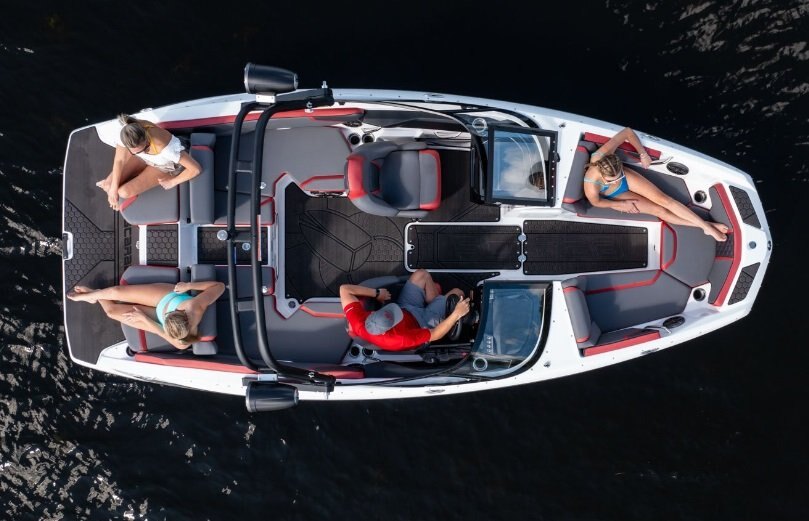 2026 Scarab 195 LX Black/Crimson Red