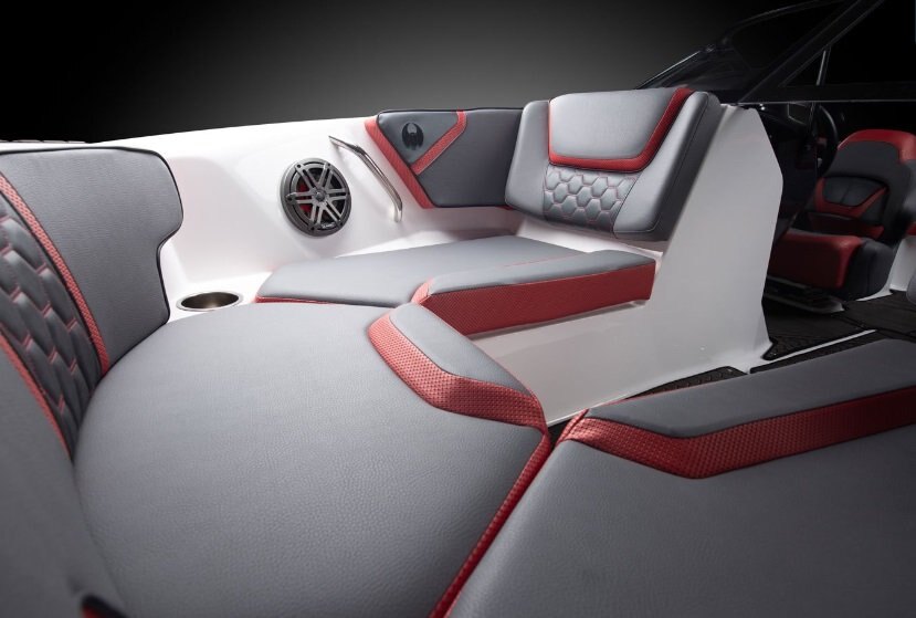 2026 Scarab 195 LX Black/Crimson Red