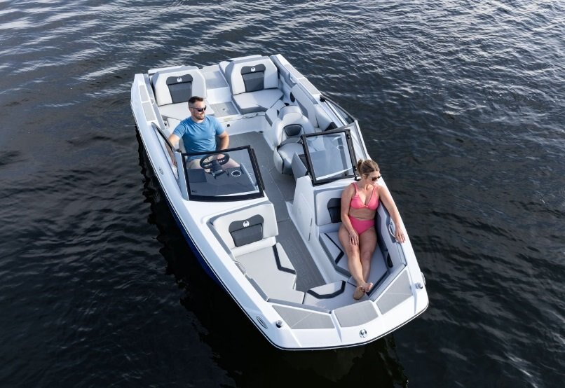 2026 Scarab 210 SE Pearl Gray