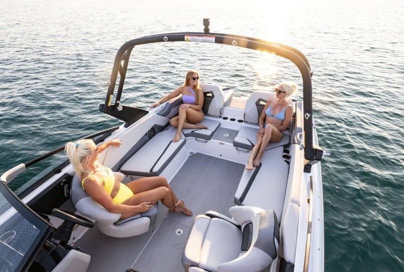 2026 Scarab 235 SE Pearl Gray