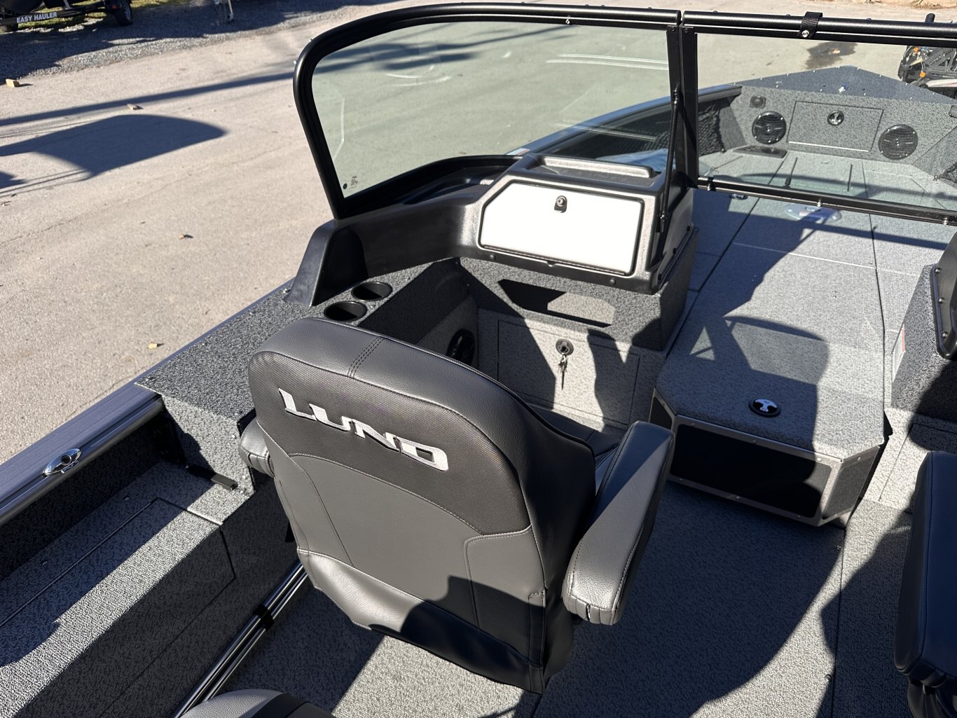 2026 LUND IMPACT XS 2075 MERCURY 200 PRO XS