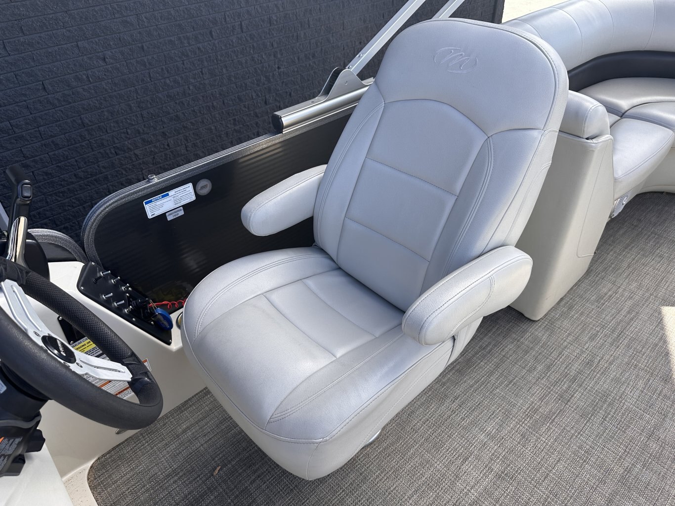 2017 MANITOU 23 OASIS