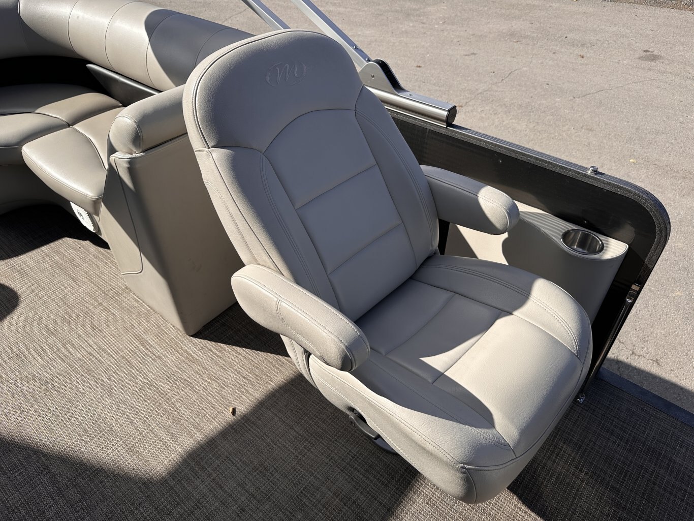 2017 MANITOU 23 OASIS