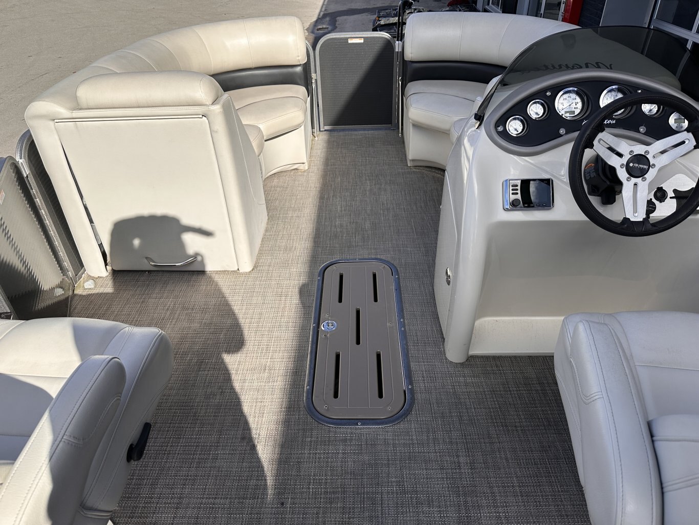 2017 MANITOU 23 OASIS