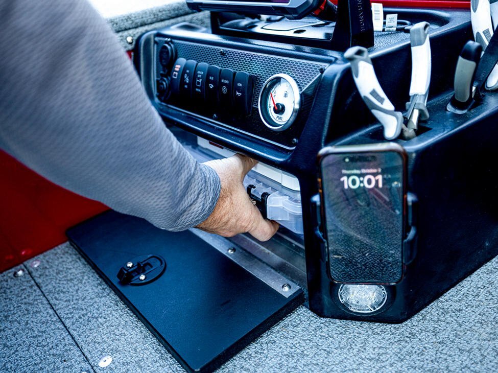 2026 Lund 1700 Explorer tiller