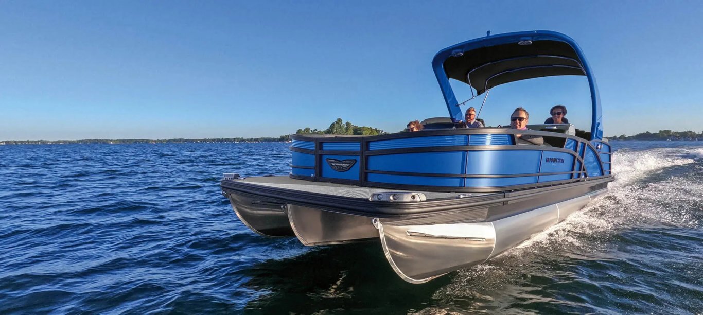 2026 Bennington R Bowrider Line 22 RT Fastback Quad Bench