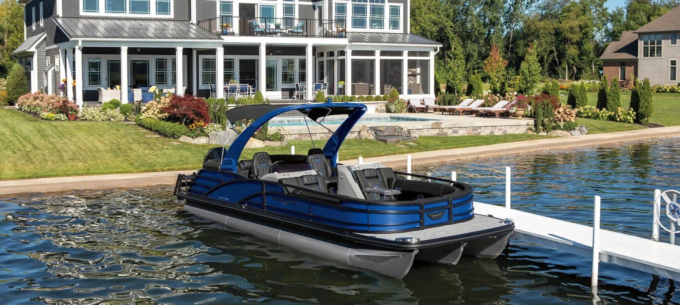 2026 Bennington R Bowrider Line 25 RT Fastback Quad Bench