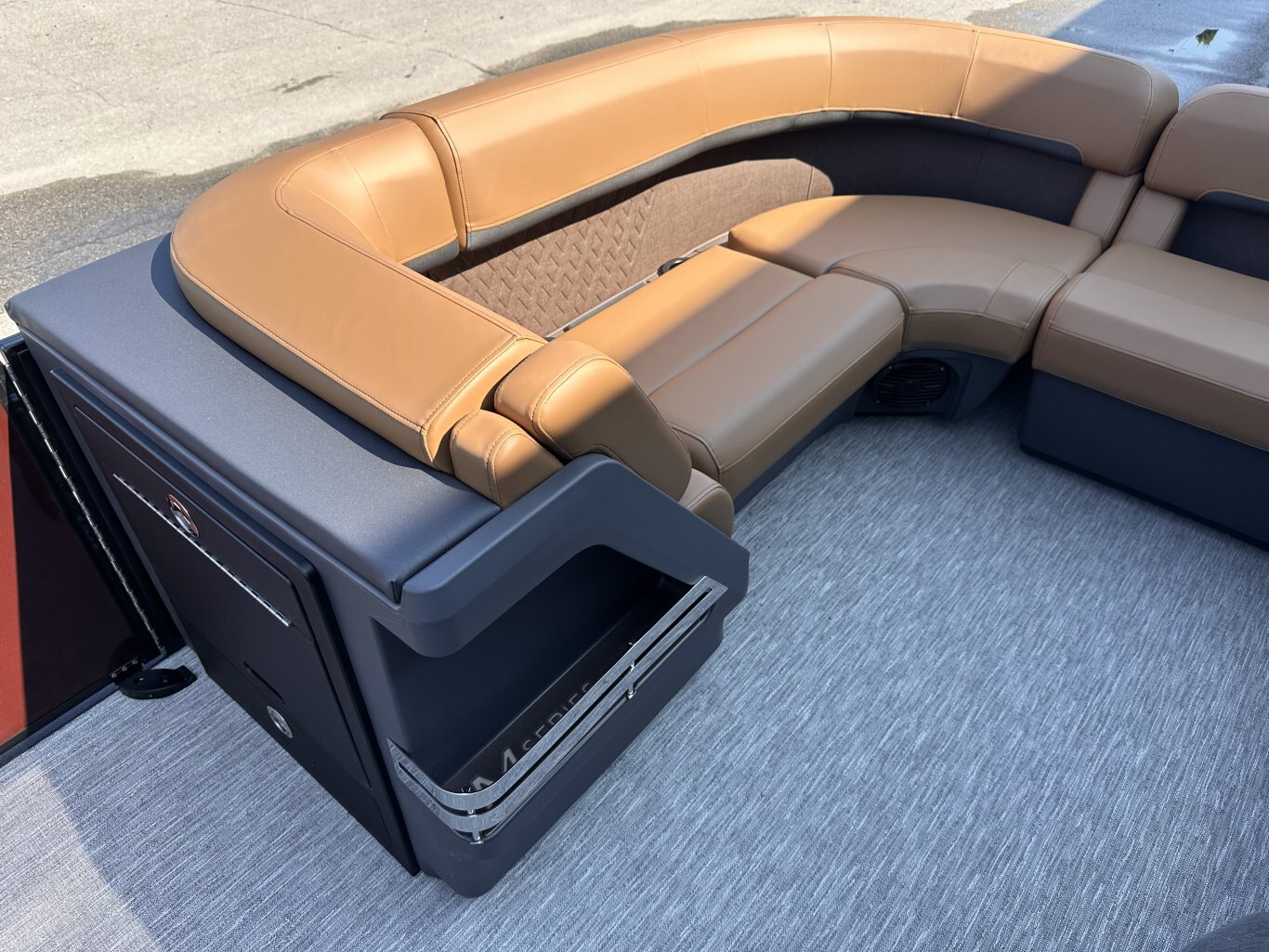 2027 Bennington 21 M CRUISE 150HP VMAX SHO