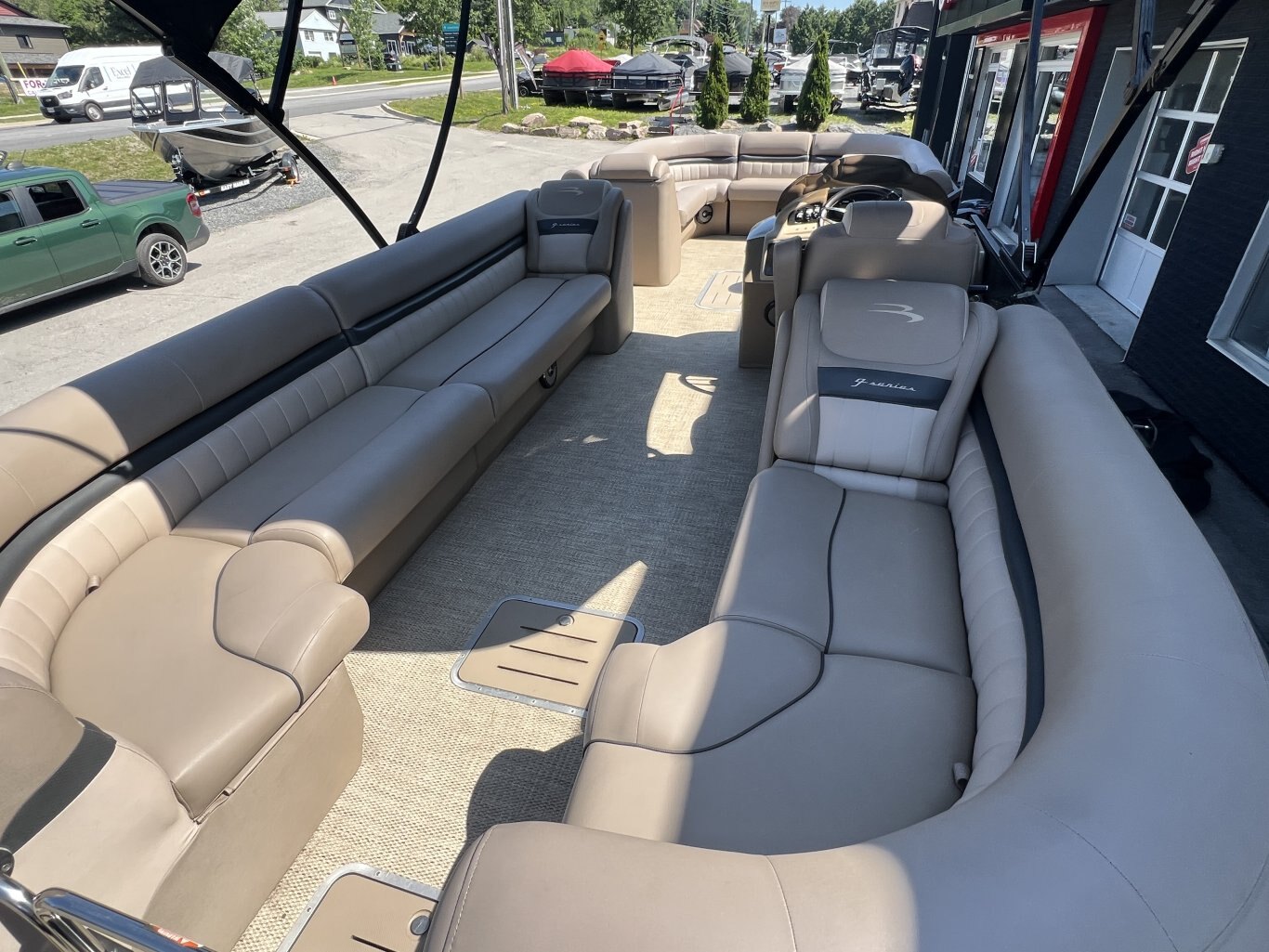 2018 BENNIGTON G25 TRI TOON 350hp Yamaha LOW HOURS