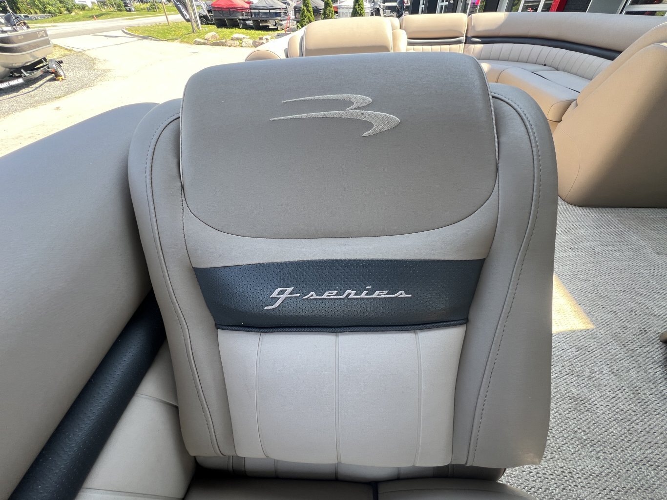 2018 BENNIGTON G25 TRI TOON 350hp Yamaha LOW HOURS