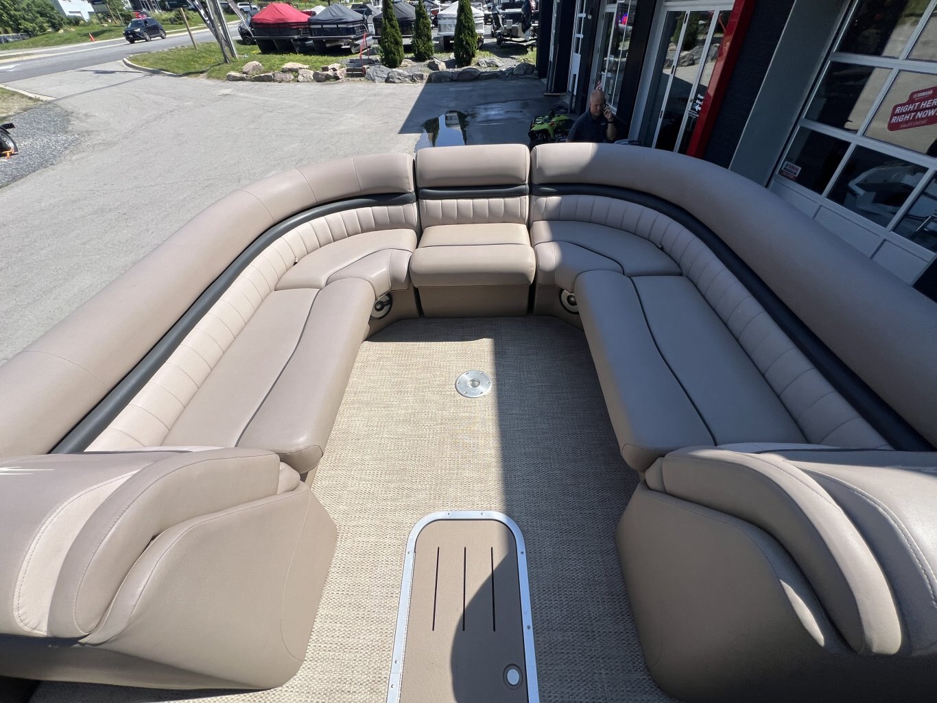 2018 BENNIGTON G25 TRI TOON 350hp Yamaha LOW HOURS