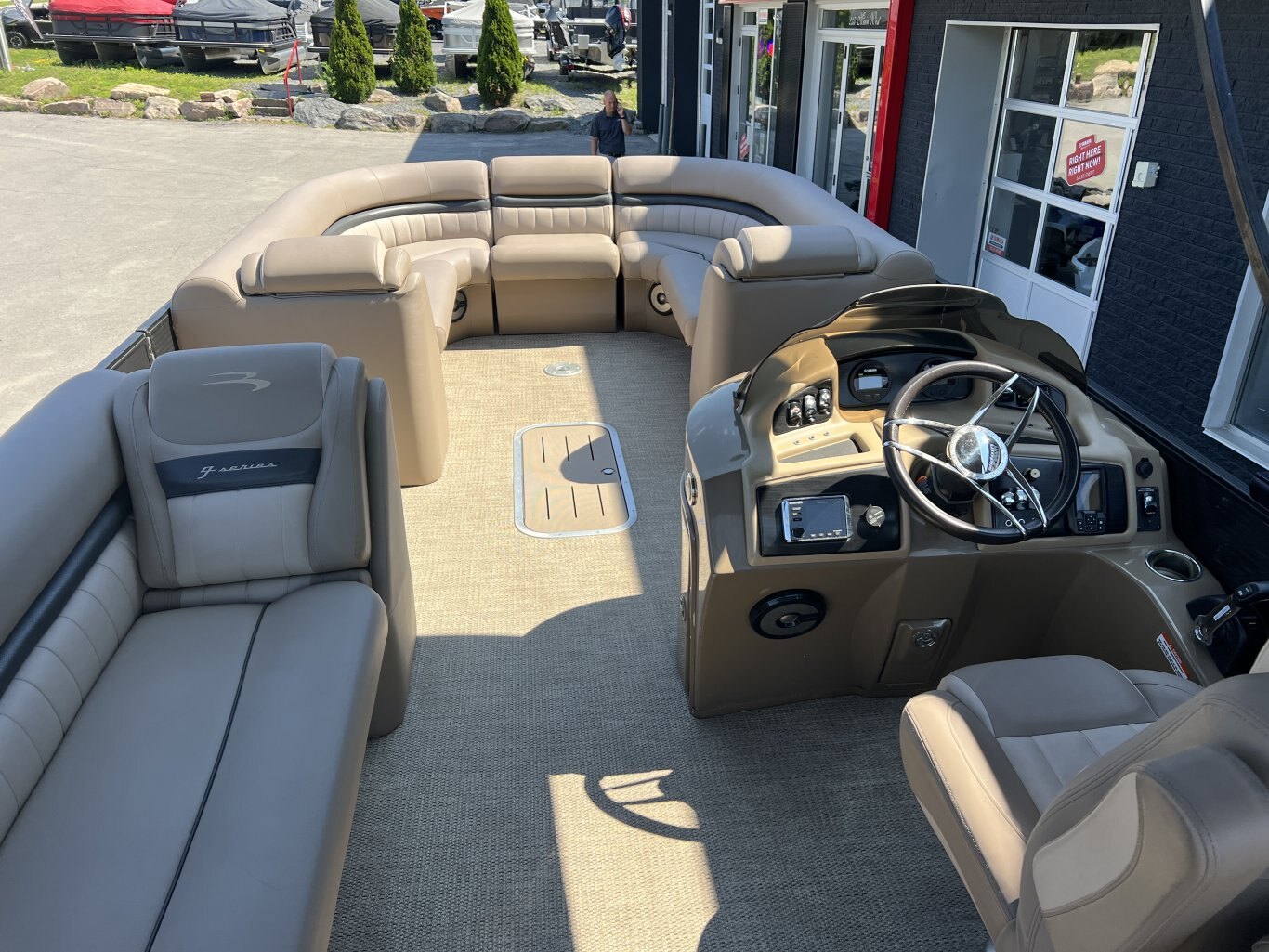 2018 BENNIGTON G25 TRI TOON 350hp Yamaha LOW HOURS