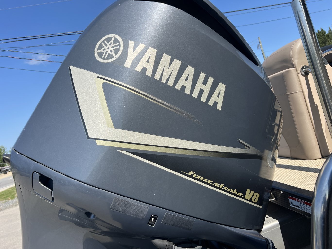 2018 BENNIGTON G25 TRI TOON 350hp Yamaha LOW HOURS