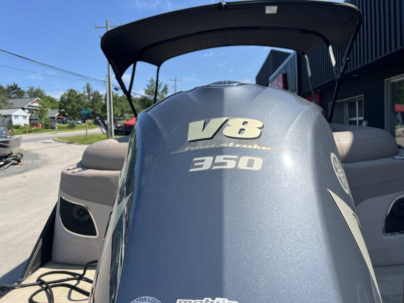 2018 BENNIGTON G25 TRI TOON 350hp Yamaha LOW HOURS