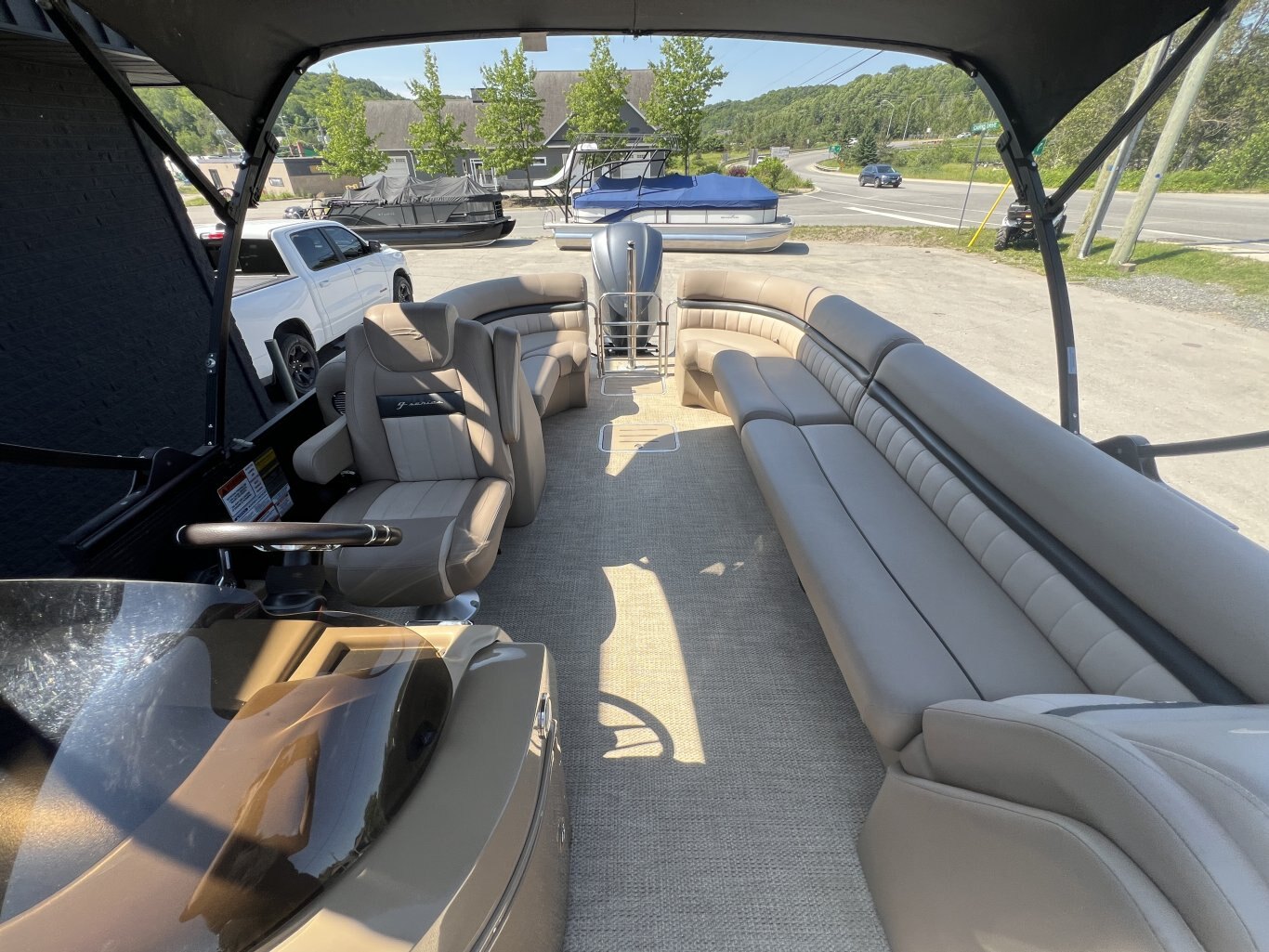 2018 BENNIGTON G25 TRI TOON 350hp Yamaha LOW HOURS