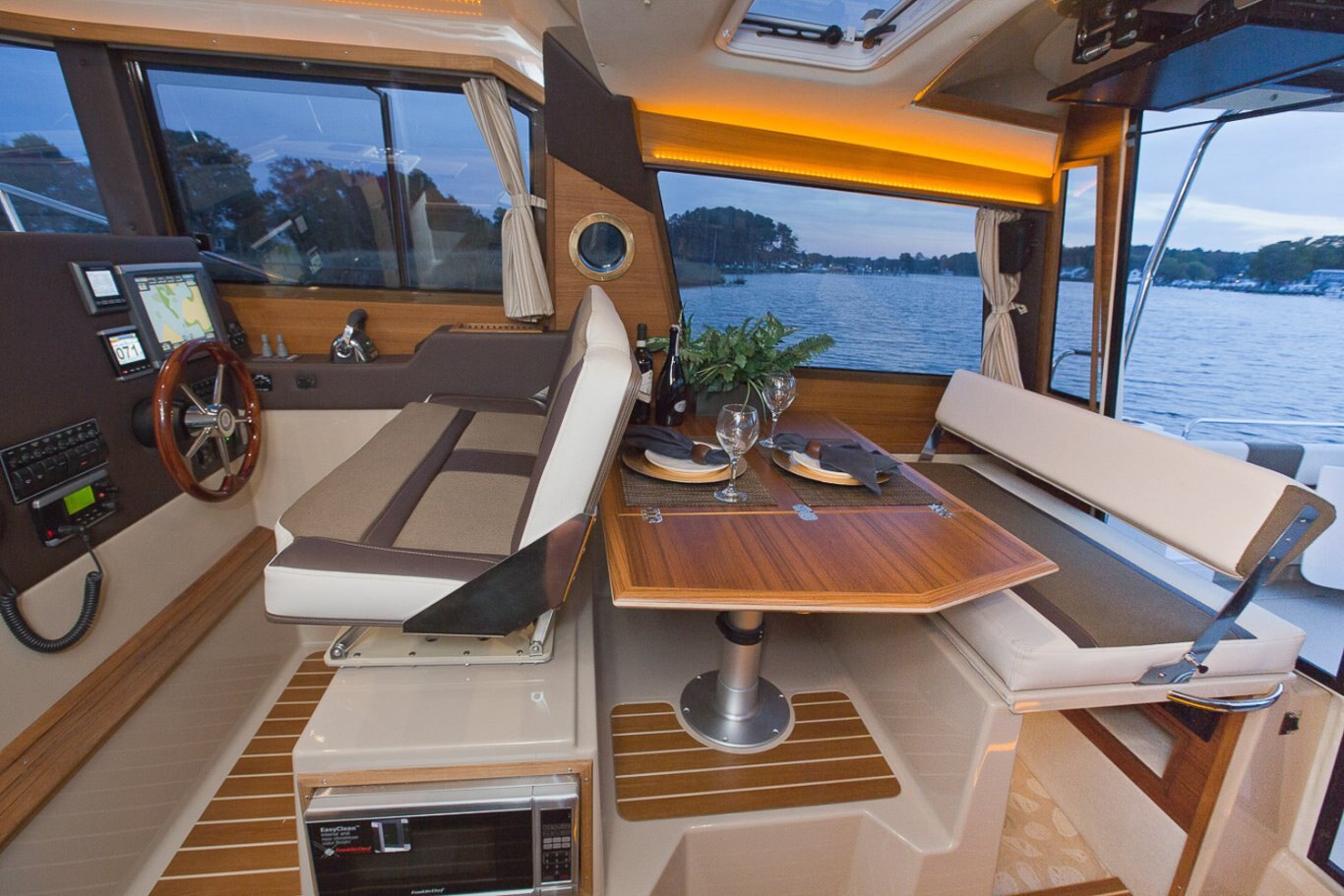 Ranger Tugs R 29 SEDAN