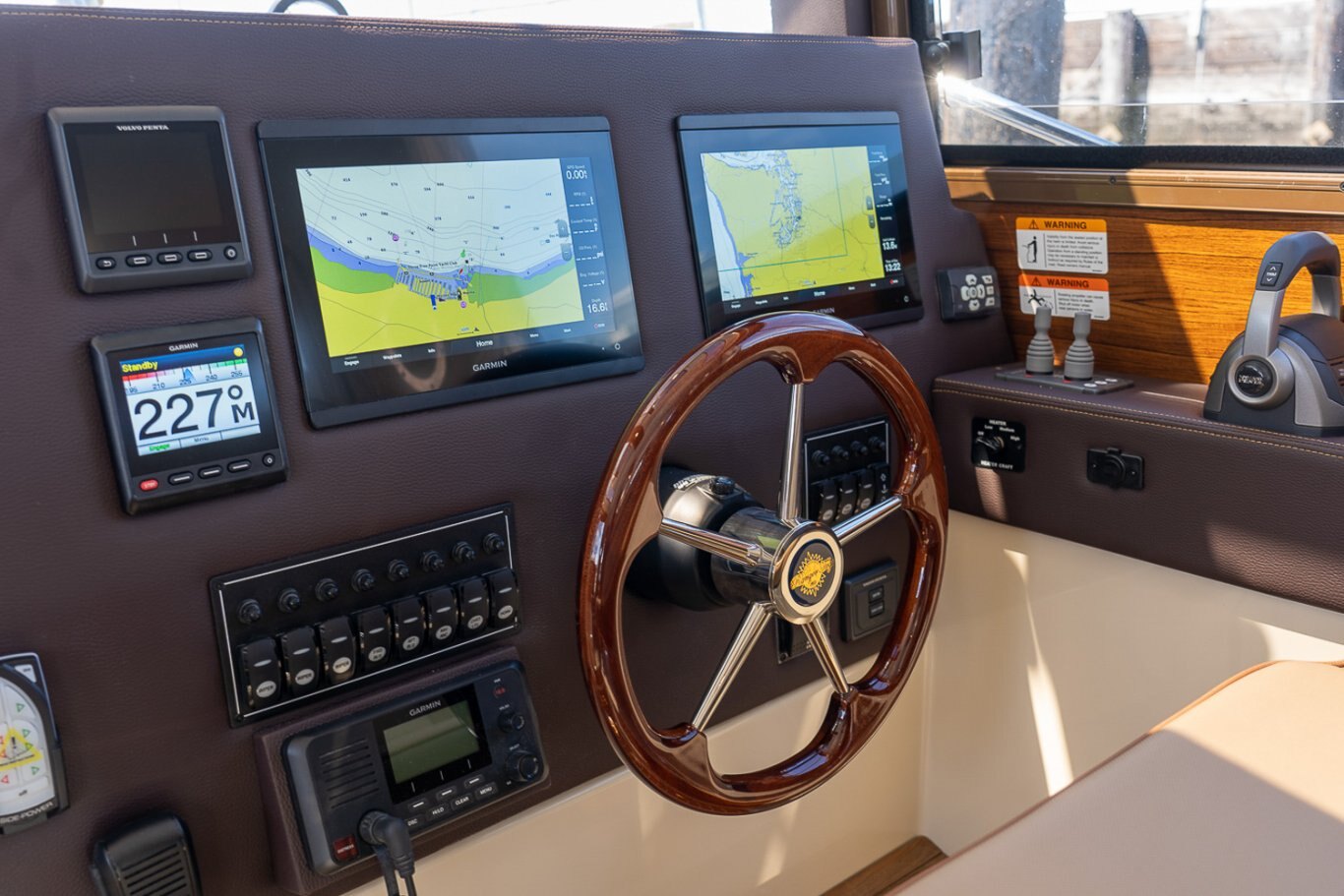 Ranger Tugs R 29 COMMAND BRIDGE