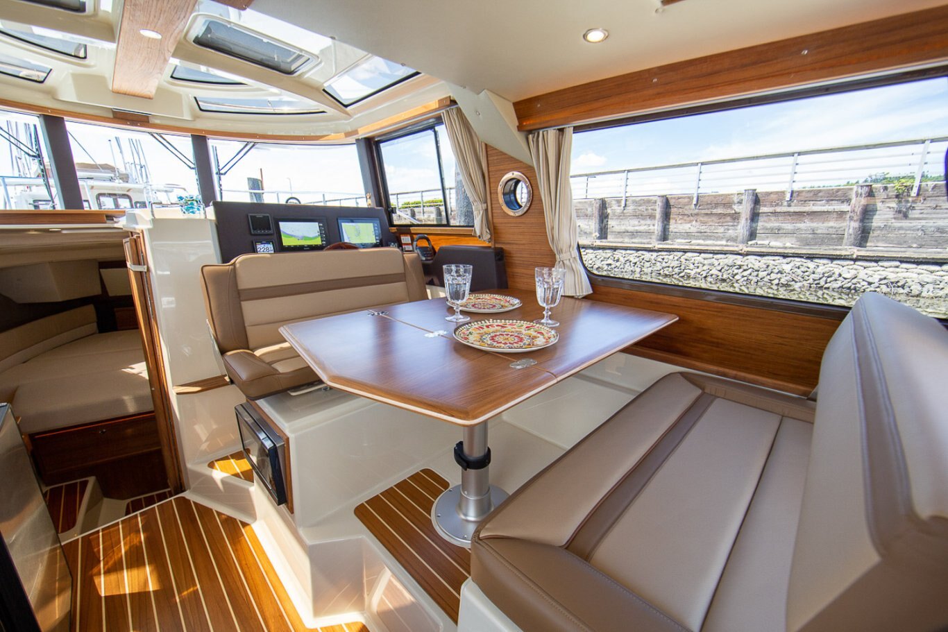 Ranger Tugs R 29 COMMAND BRIDGE