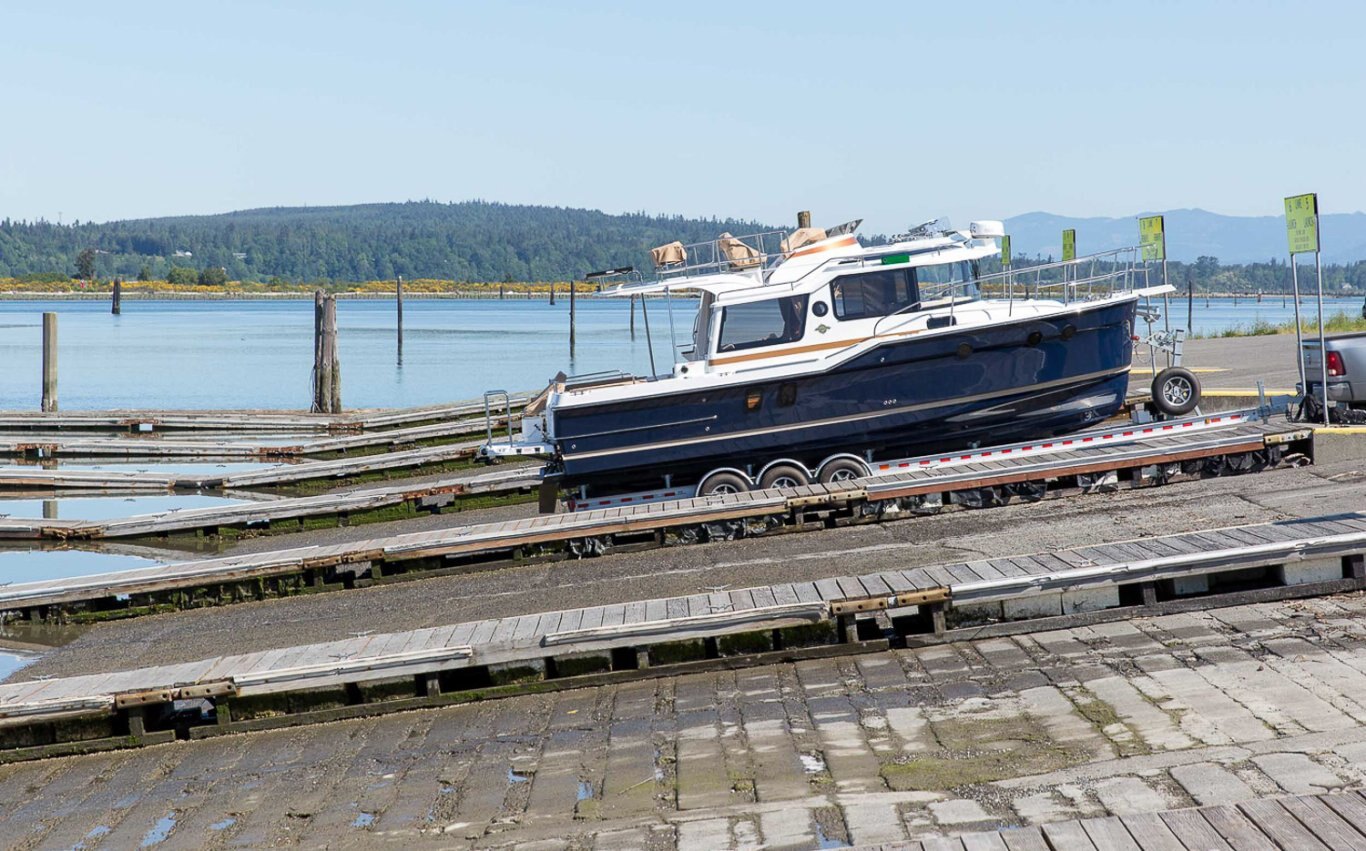 Ranger Tugs R 29 COMMAND BRIDGE