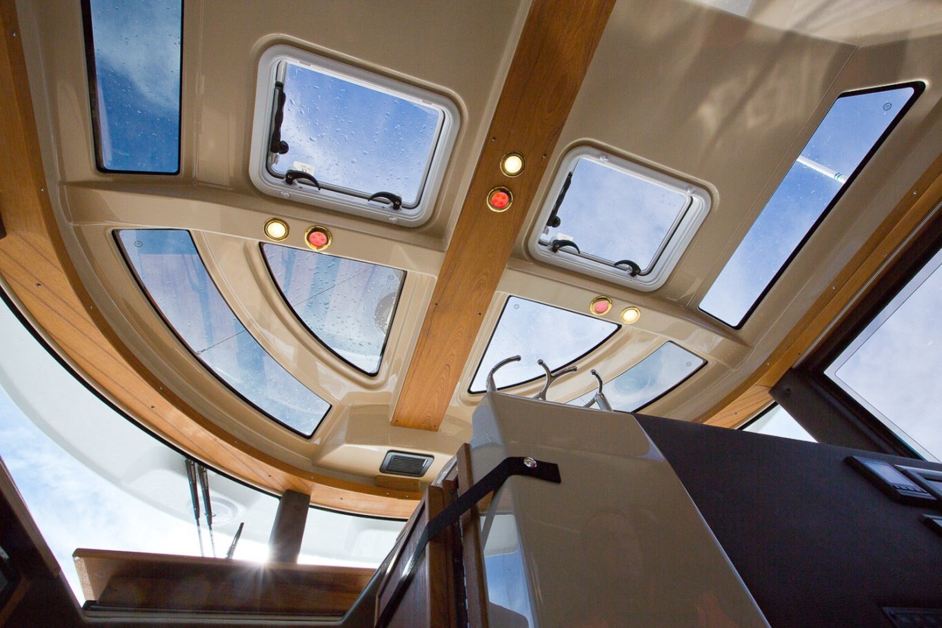 Ranger Tugs R 29 COMMAND BRIDGE