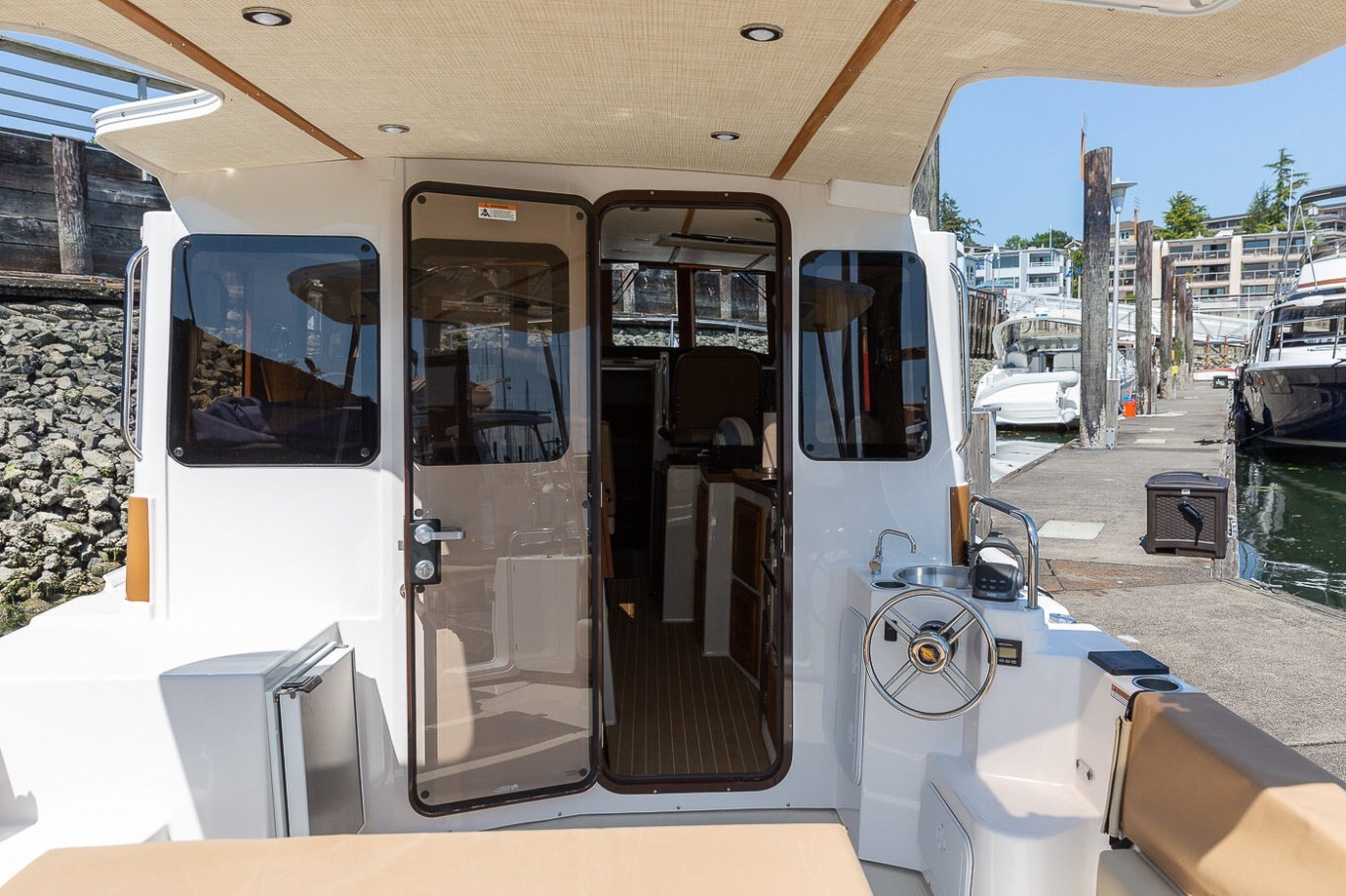 Ranger Tugs R 31 SEDAN