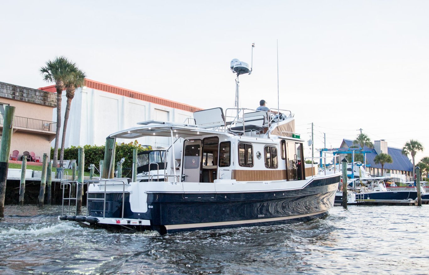 Ranger Tugs R 31 COMMAND BRIDGE