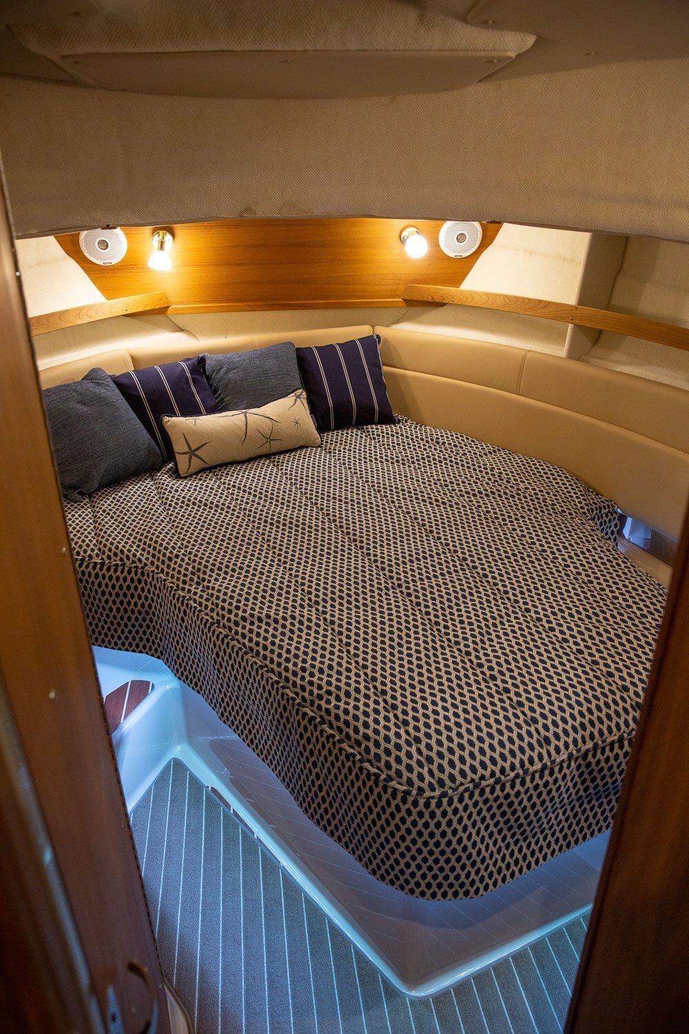 Ranger Tugs R 31 COMMAND BRIDGE