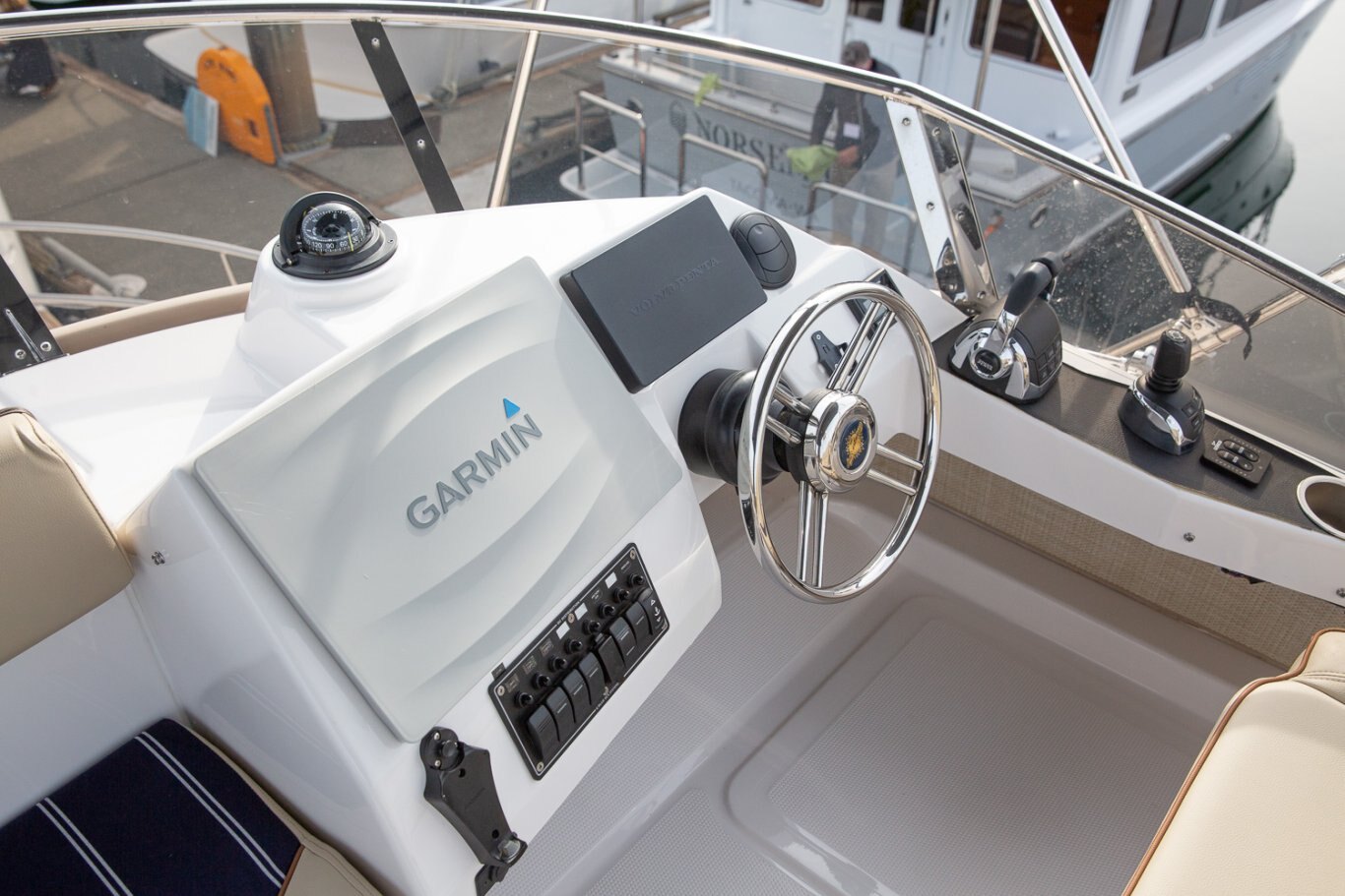 Ranger Tugs R 43 COMMAND BRIDGE