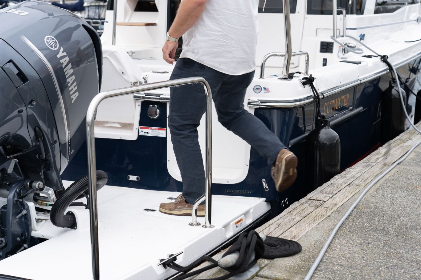 Cutwater C 32 COMMAND BRIDGE