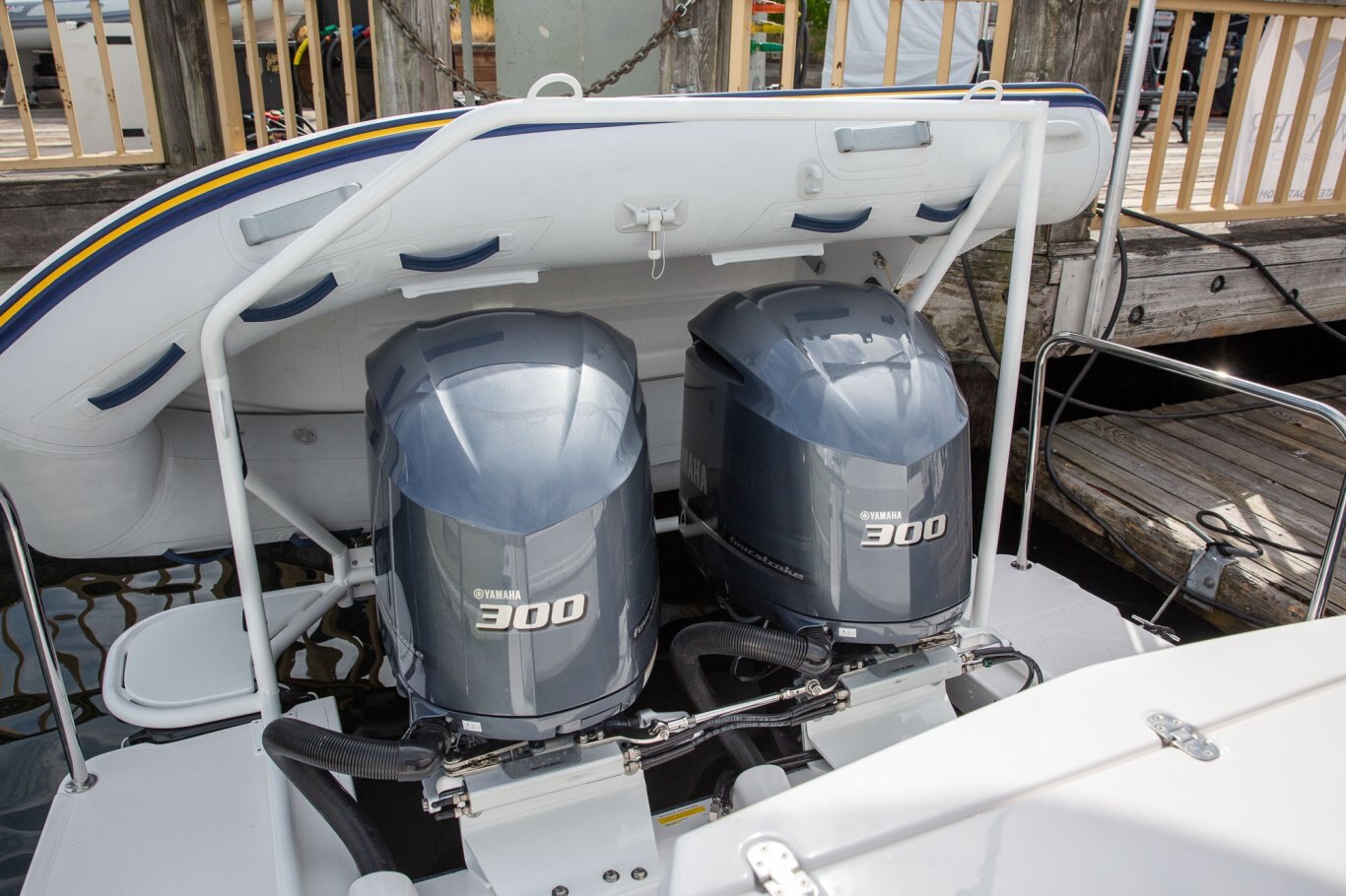 Cutwater C 32 COMMAND BRIDGE