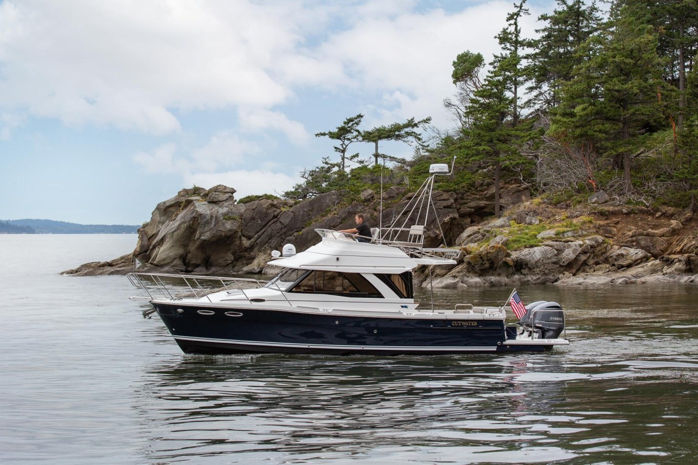 Cutwater C 32 COMMAND BRIDGE