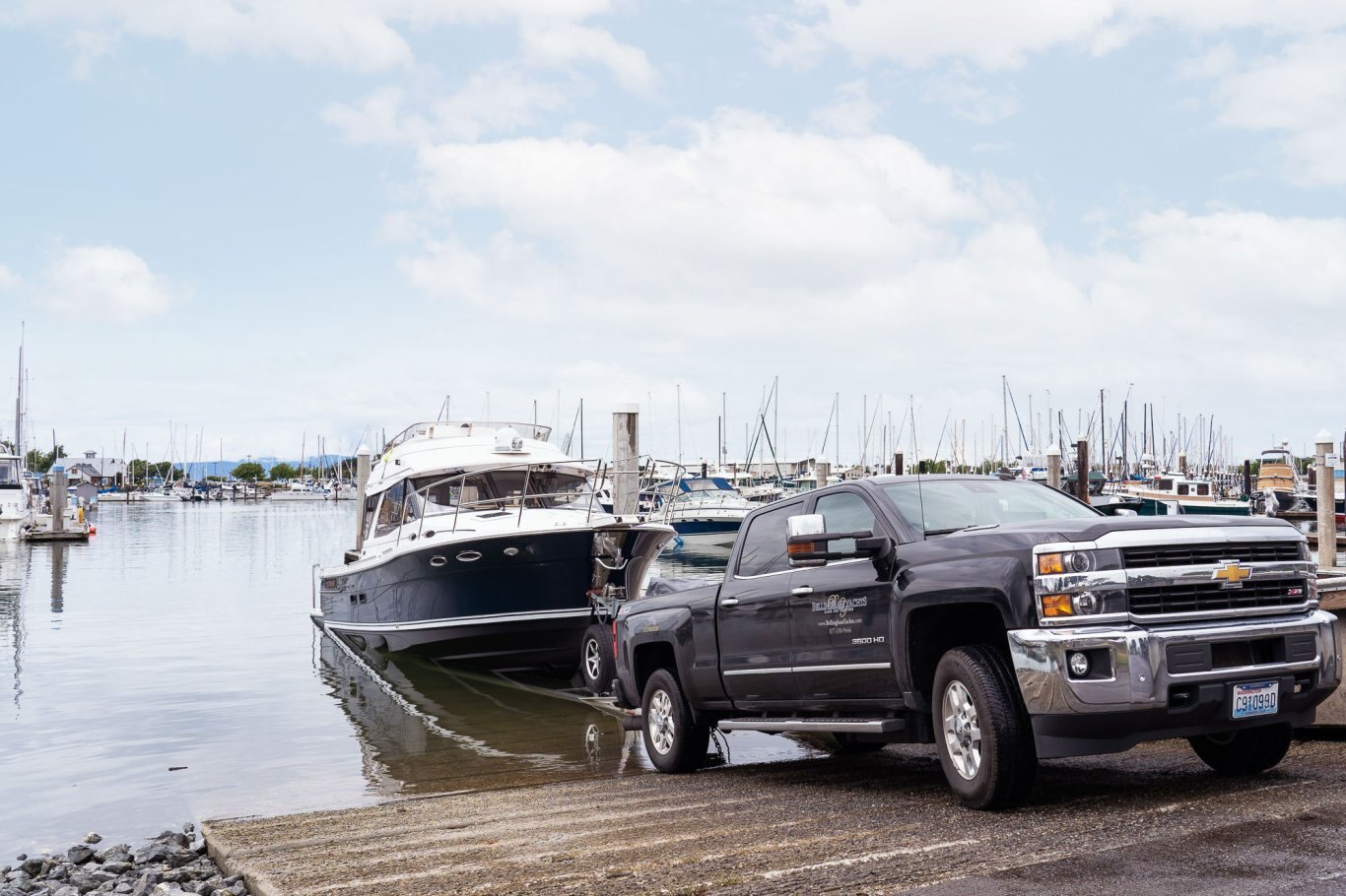 Cutwater C 32 COMMAND BRIDGE