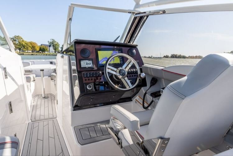 2025 Solara S 250 Dual Console