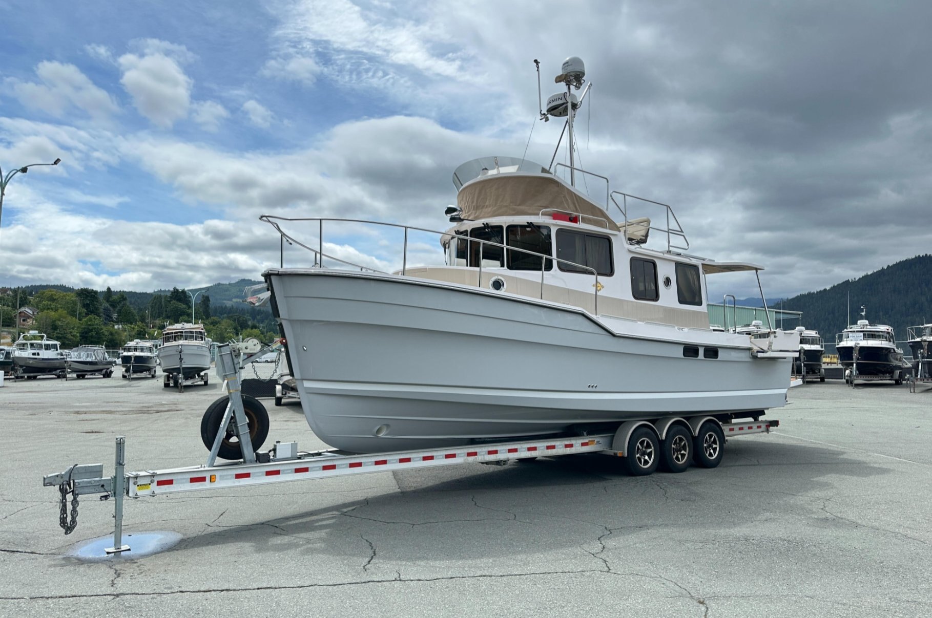 2027 Ranger Tugs R-31 CB