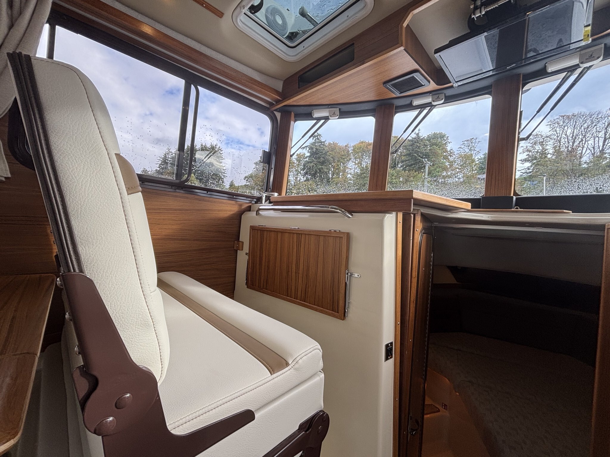 2027 Ranger Tugs R 31 CB