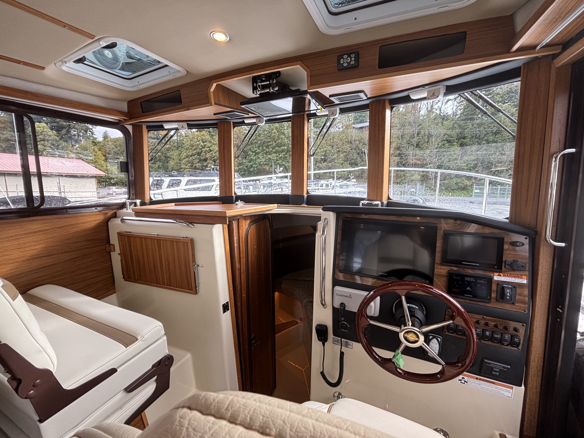 2027 Ranger Tugs R 31 CB
