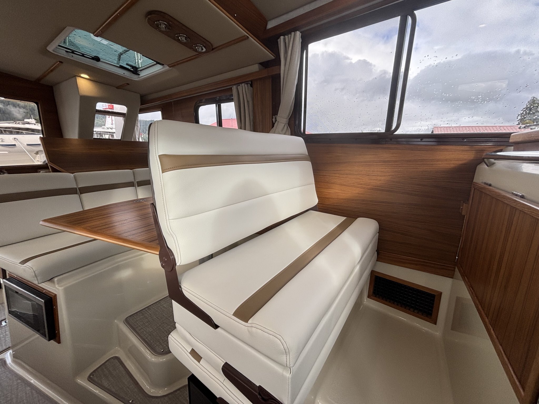 2027 Ranger Tugs R 31 CB