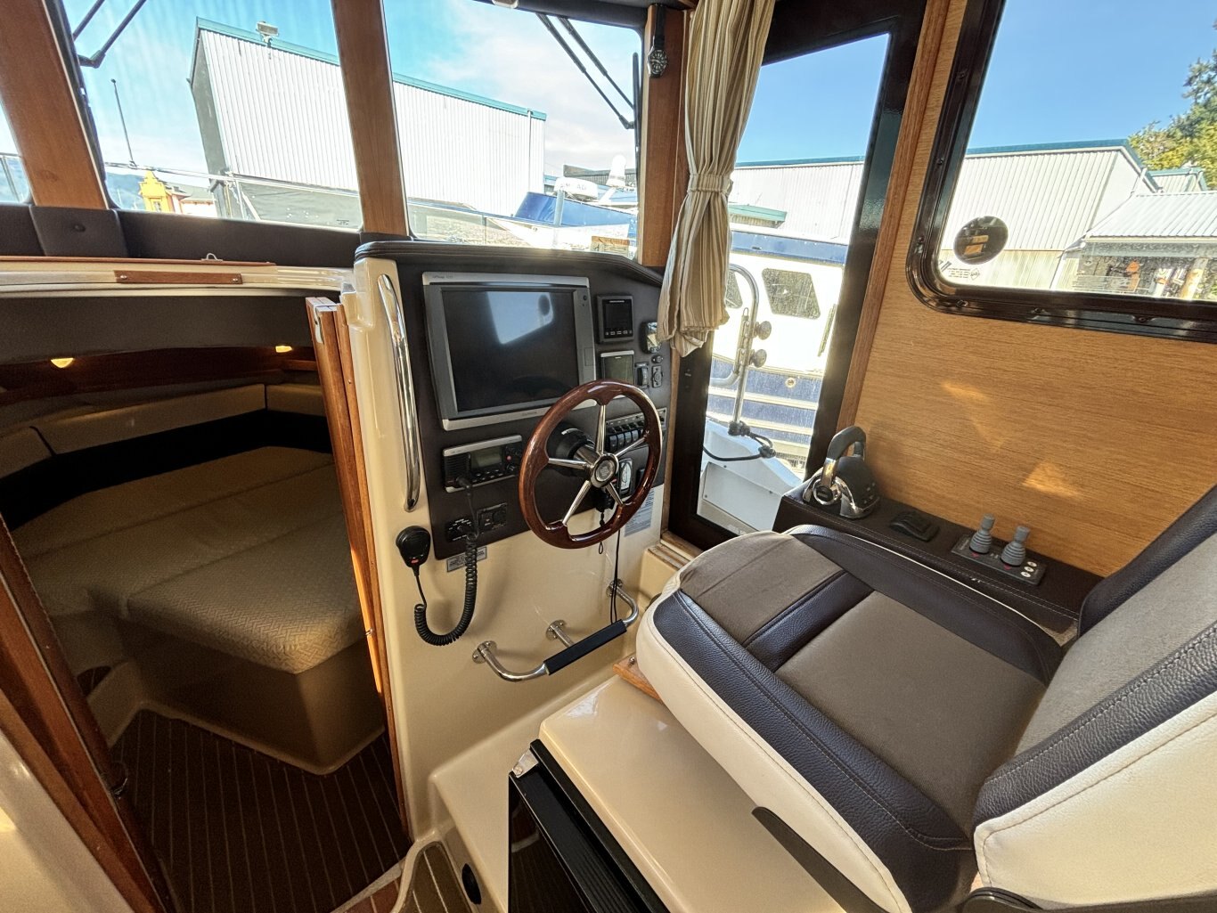 2015 Ranger Tugs R 31 CB