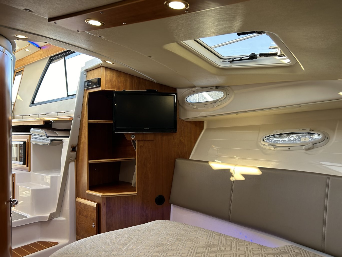 2019 Cutwater C 302 Coupe