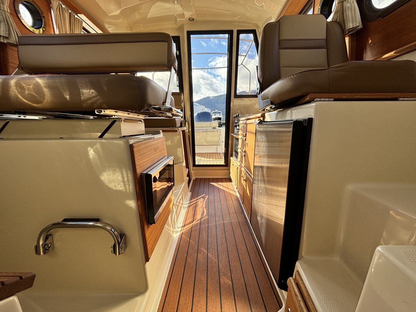 2021 Ranger Tugs R 27