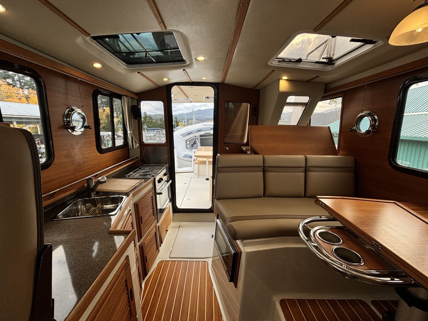 2021 Ranger Tugs R 31 CB