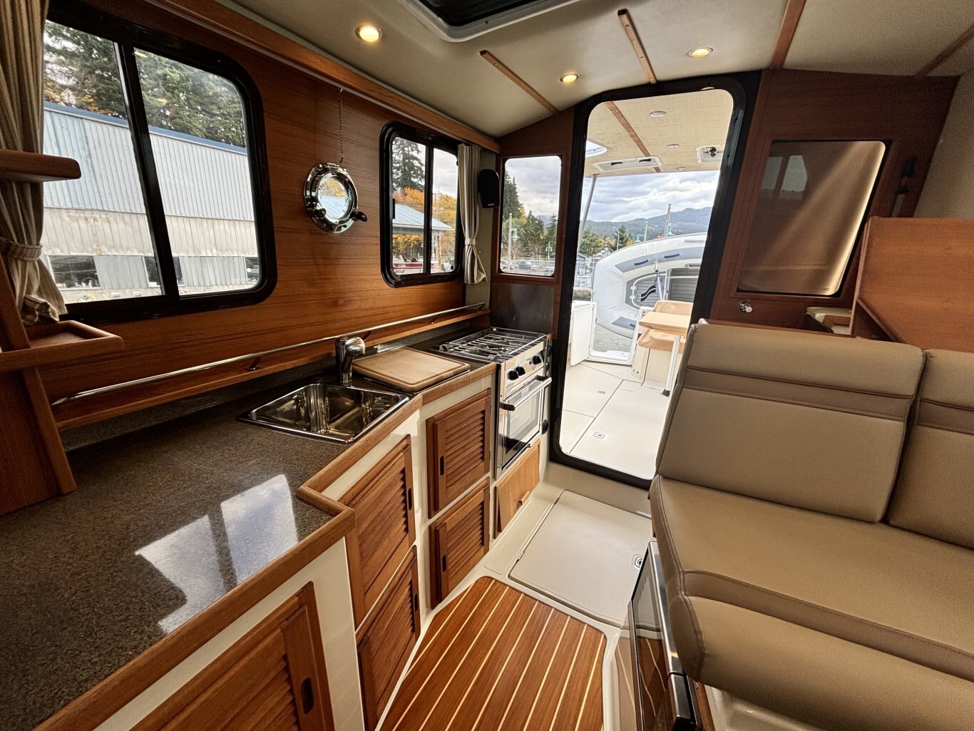 2021 Ranger Tugs R 31 CB