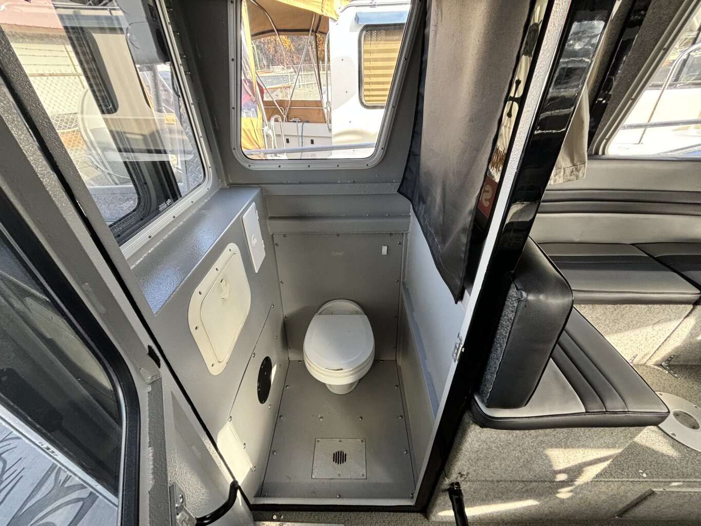 2013 Thunder Jet 32 Pilot Offshore