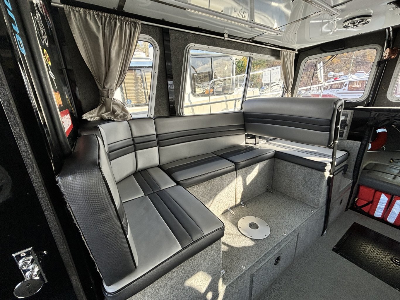 2013 Thunder Jet 32 Pilot Offshore