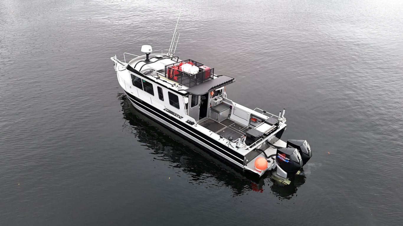 2013 Thunder Jet 32 Pilot Offshore