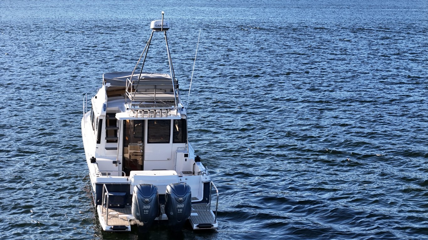 2022 Cutwater C 32 CB