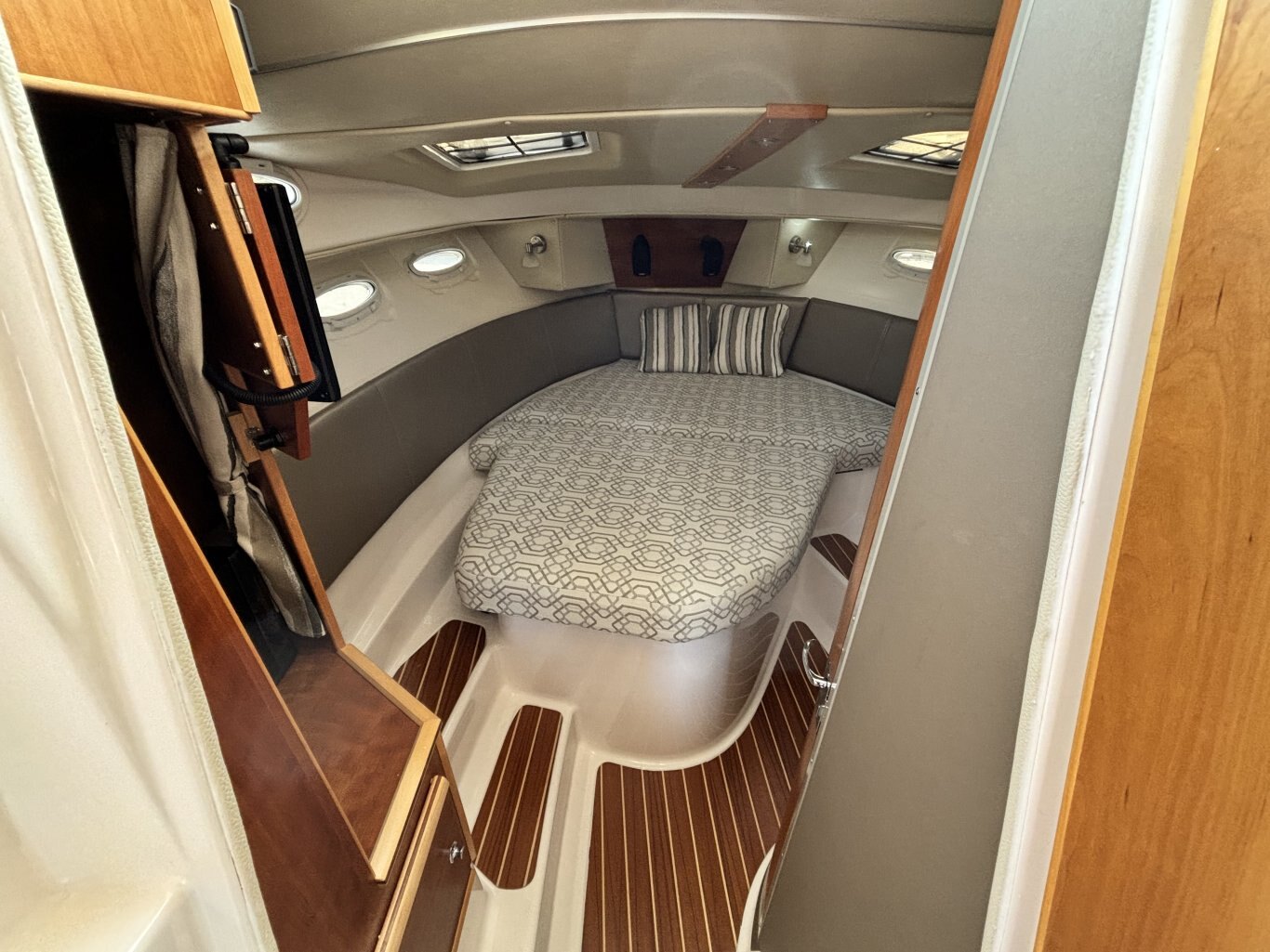 2022 Cutwater C 32 CB