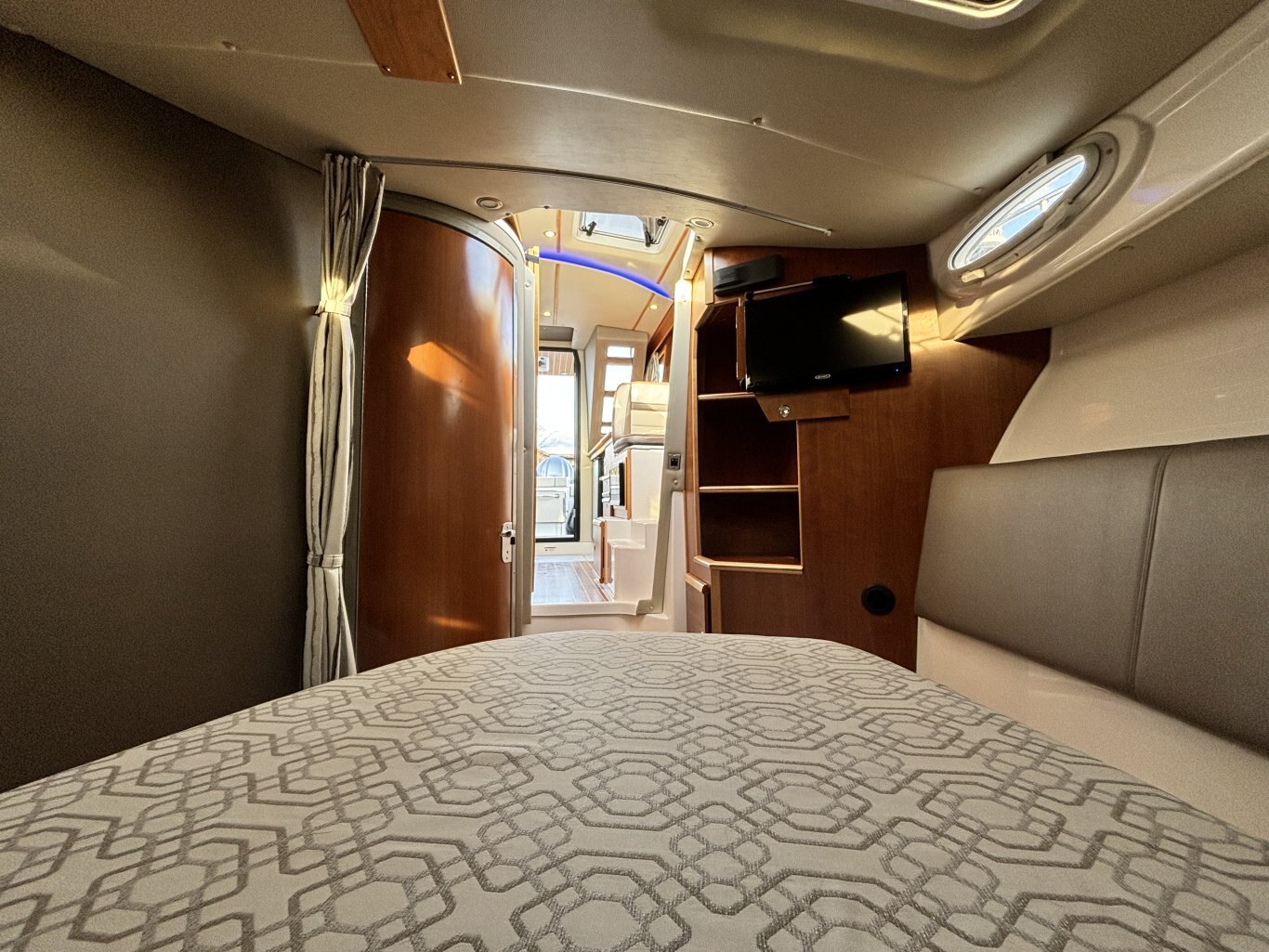 2022 Cutwater C 32 CB