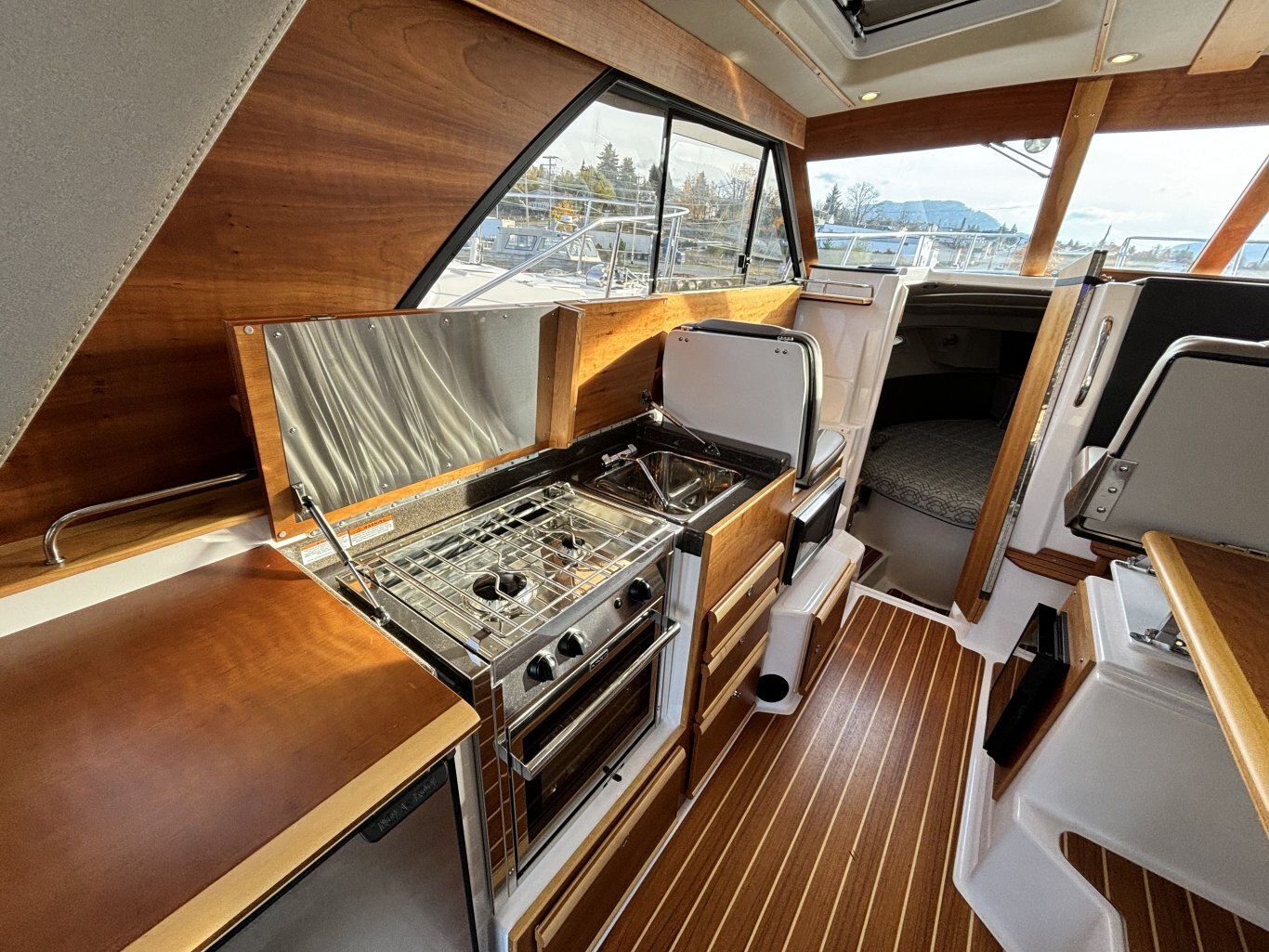 2022 Cutwater C 32 CB